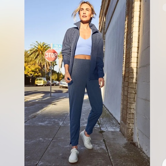 Athleta Brooklyn Textured Ankle Pant in Blue Leopard Size 4 - Picture 2 of 13